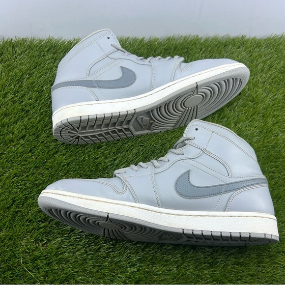 Size 10.5 Jordan 1 Sneakers Men's Retro Mid Wolf Grey Cool Grey Shoes Rare - Picture 2 of 12